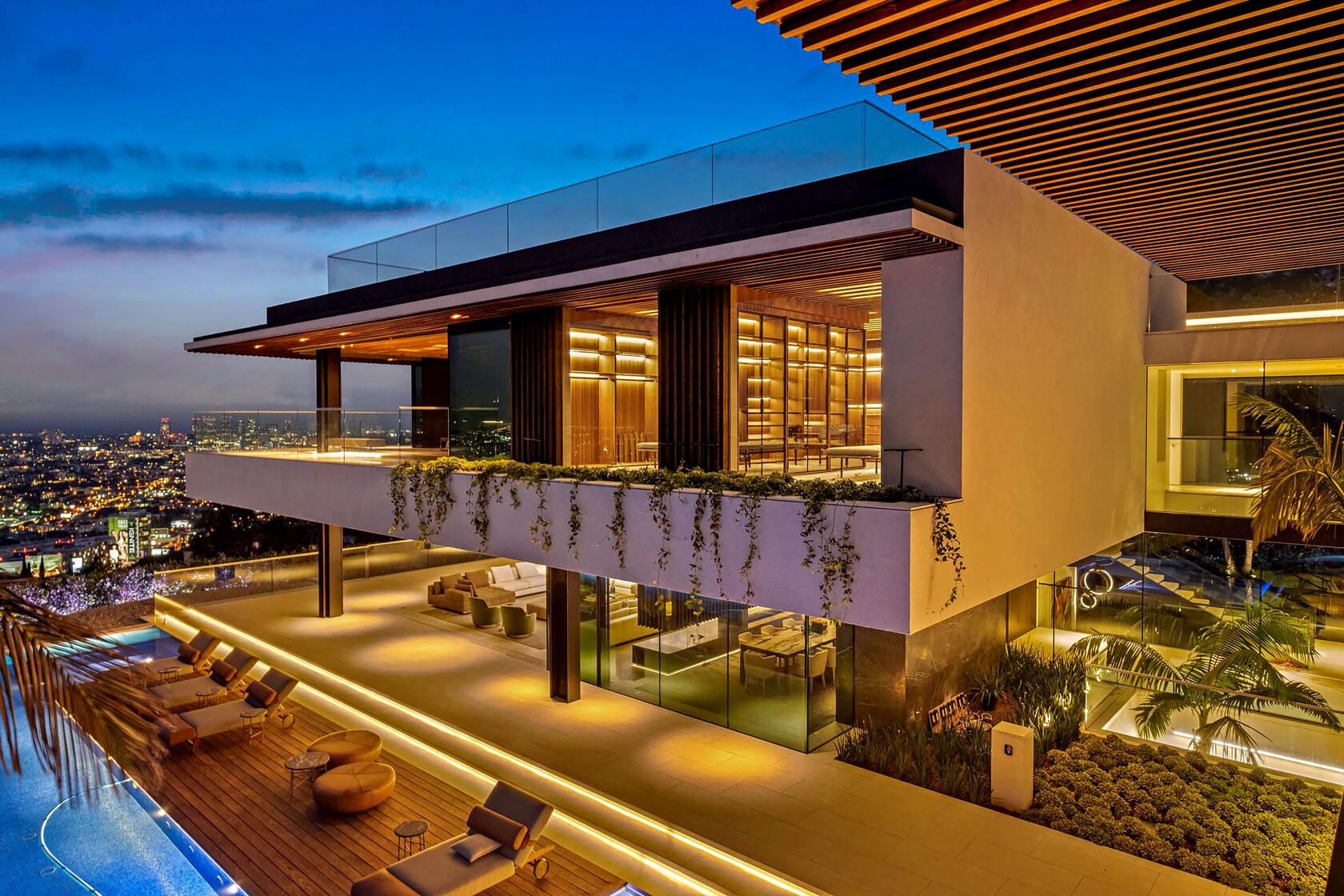 Why Are People Moving to Los Angeles in 2025?