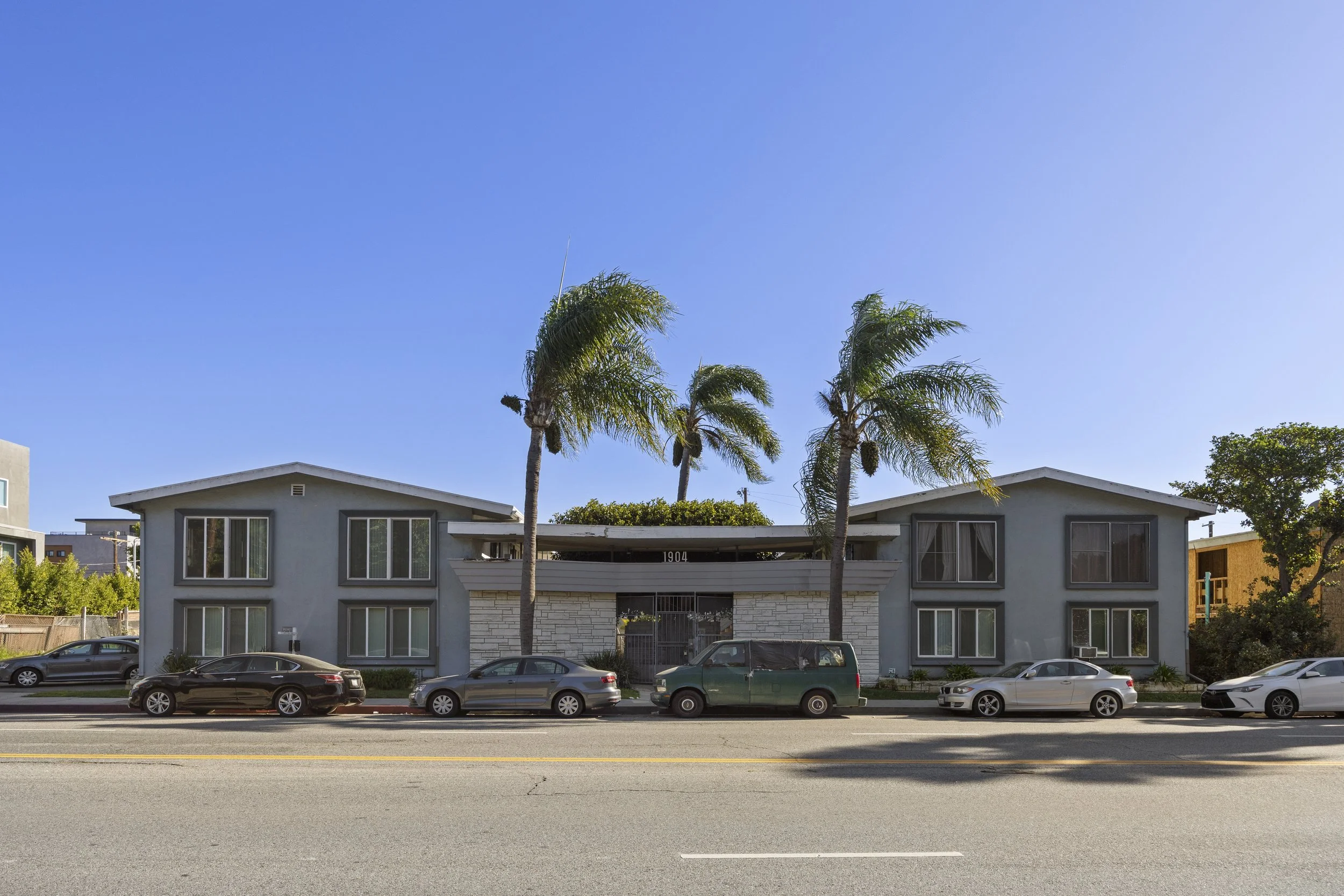 1904 S Robertson Blvd